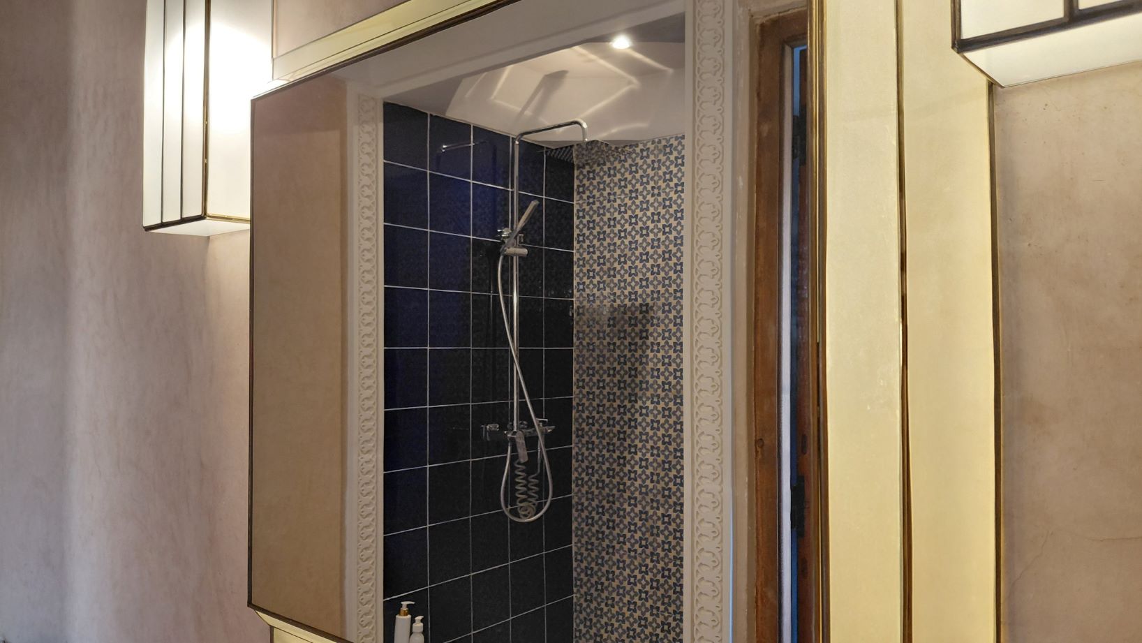 Majorelle douche SITE dar taliwint