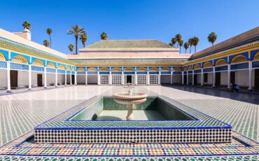 la-cour-centrale-du-palais-de-la-bahia-et-sa-fontaine riad dar taliwnt marrakech