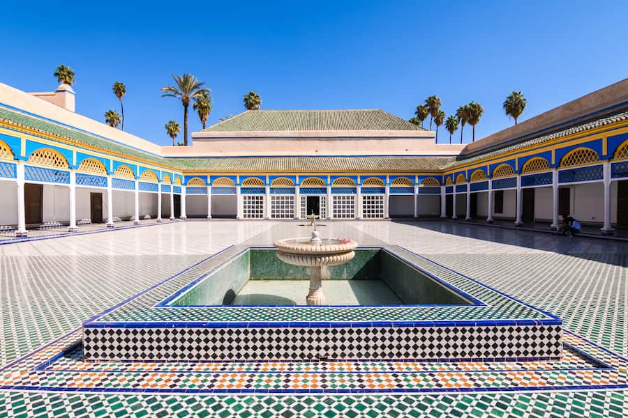 la-cour-centrale-du-palais-de-la-bahia-et-sa-fontaine riad dar taliwnt marrakech