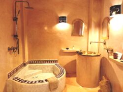 room pacha riad dar taliwint marrakech bathroom tadelakt