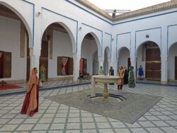 Palais Bahia cour fontaine riad dar taliwint marrakech