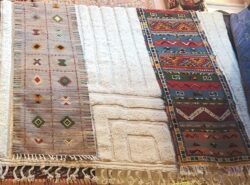 3 techniques: tissé, noué, brodé Marrakech Tapis 3 techniques Dar Taliwint Marrakech